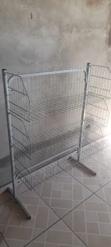 Expositor com 3 cestos