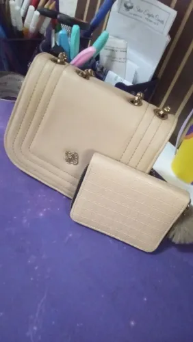 Bolsa de mão com carteira - Queima de estoque