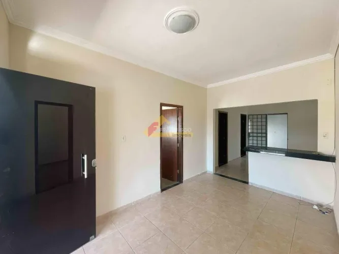 Casa para aluguel, 4 quartos, 1 suíte, 2 vagas, Planalto - Divinópolis/MG