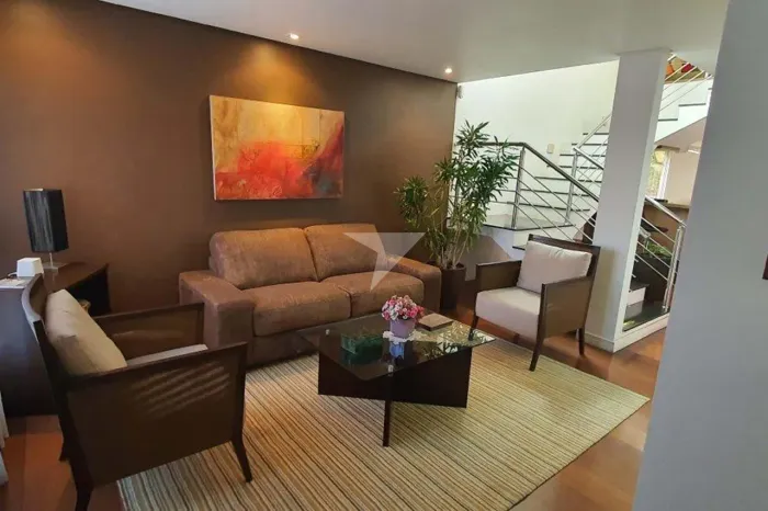 Casa à venda na Chácara Monte Alegre, 355 m² de construção, 4 dormitórios sendo 2 suítes,