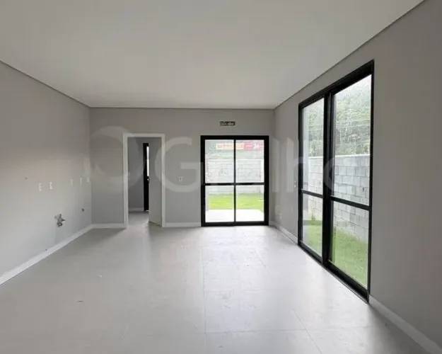 Sobrado com 154,15m² em loteamento na Vargem Pequena