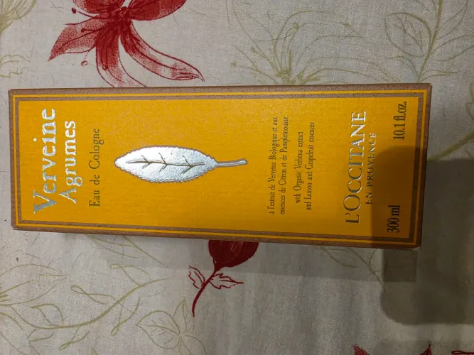 Colonia loccitane original e sem uso.