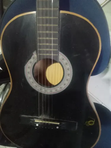 Violão quens em ótimo estado