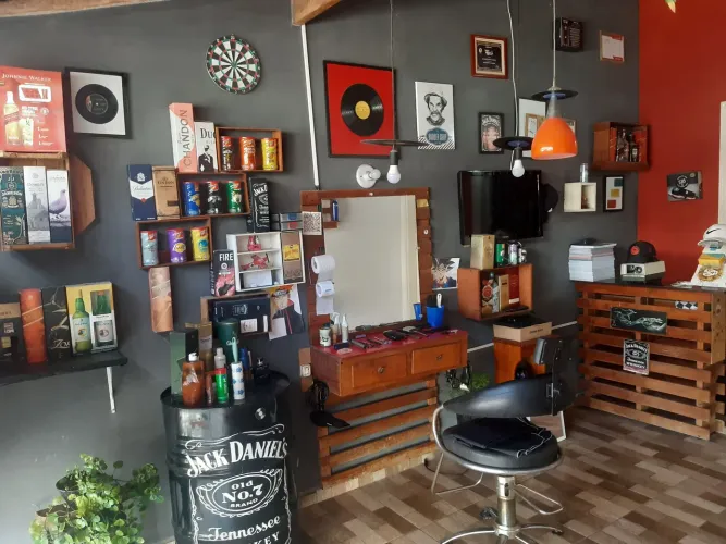 Vendo barbearia completa (só os itens)