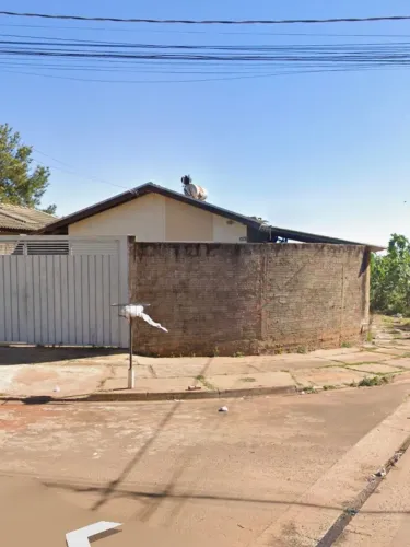 Casa no bairro Mário Emílio Banward, 3 quartos, 2 banheiro , garagem