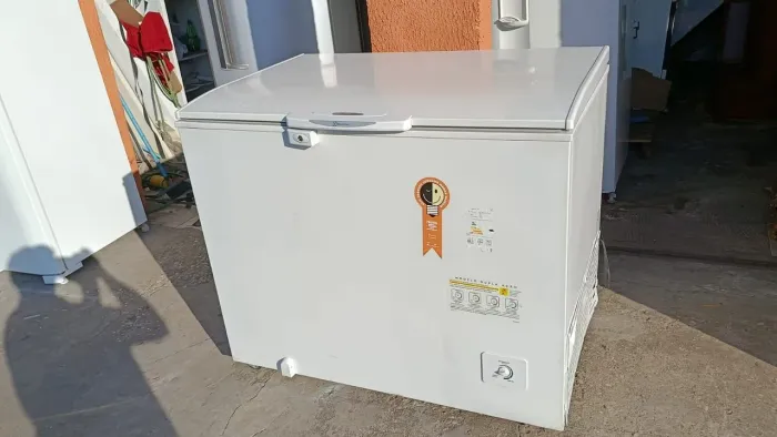 Vendo freezer Electrolux 314 litros com garantia semi-novo