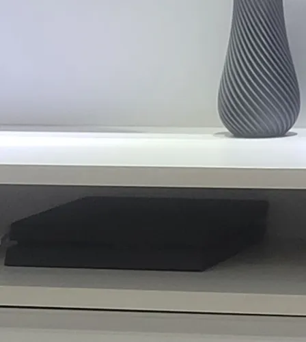 PS 4 - Slim  muito novo! 
