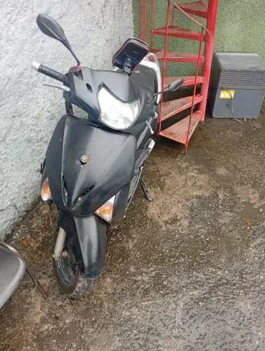 HONDA LEAD TEM SÓ AS CARENAGEM PRA FAZER ESTA EM DIA