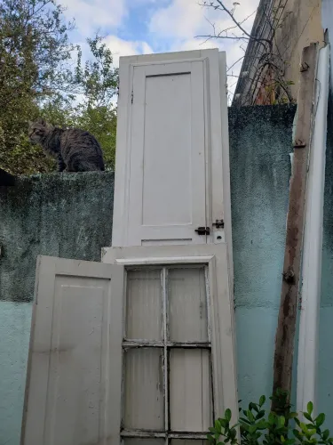 Porta + 2 Janelas Antigas em Madeira Maciça (Demolição) - Originais