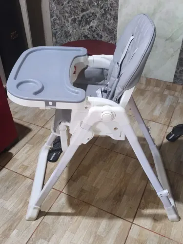 Vendo essa cadeira de alimentação em bom estado,vendo por 350 aceito proposta