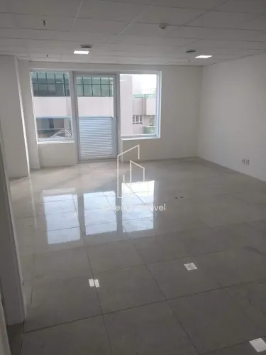 Excelente sala comercial para locação em Alphaville Centro Industrial com 49m², 1 vaga de 