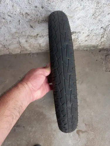 Pneu dianteiro vipal