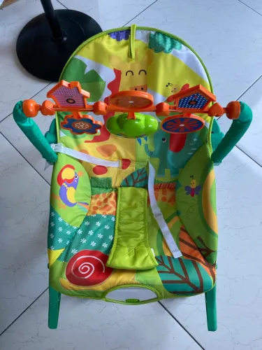 Cadeirinha vibratória de descanso 