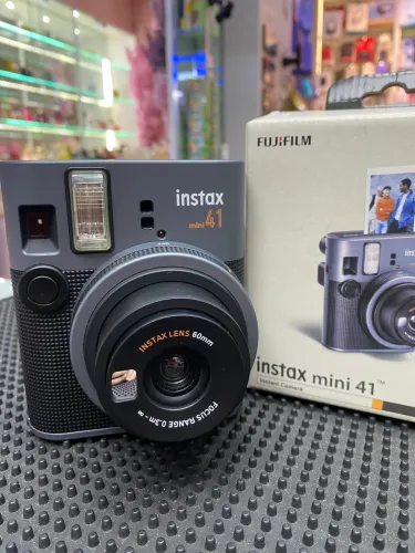 Câmera Instantânea Fujifilm Instax Mini 41 - Fotos Instantâneas com Estilo Retrô