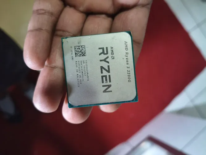 Ryzen 3 2200g funcionando perfeitamente.