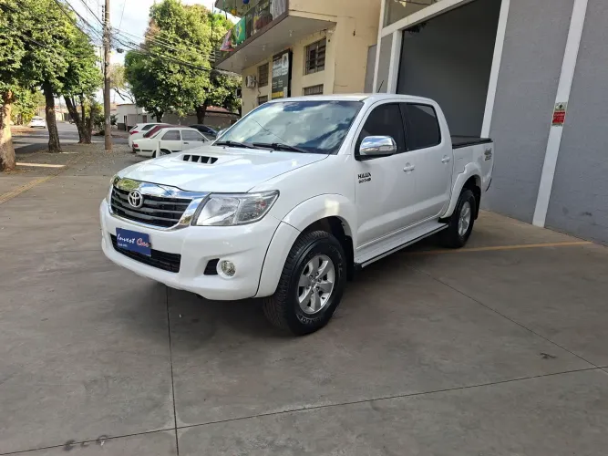 Toyota Hilux CD SRV D4-d 4X4 3.0 TDI Diesel AUT 2015