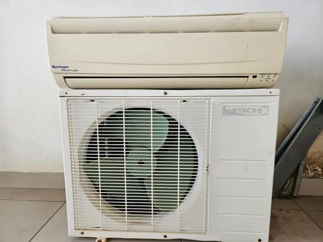 Ar-Condicionado Split Springer / Hitachi (Precisa de Gás)