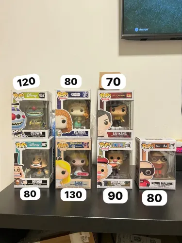 Funkos Variados - Duas Fotos