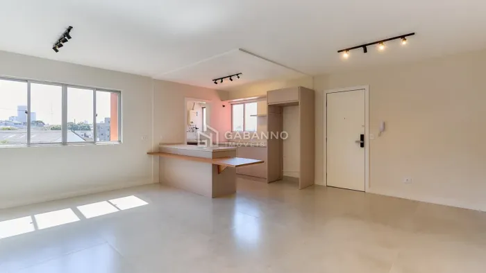 APARTAMENTO 3 DORMITÓRIOS, REFORMADO E COM 2 VAGAS DE GARAGEM NO REBOUÇAS