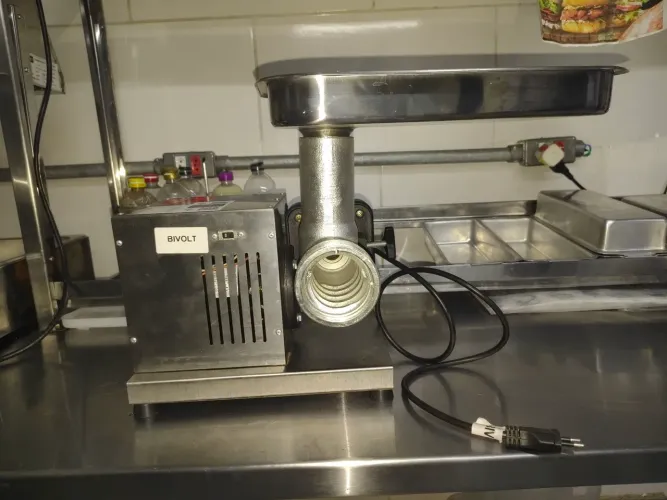 Vendo moedor de carne elétrico Bivolt