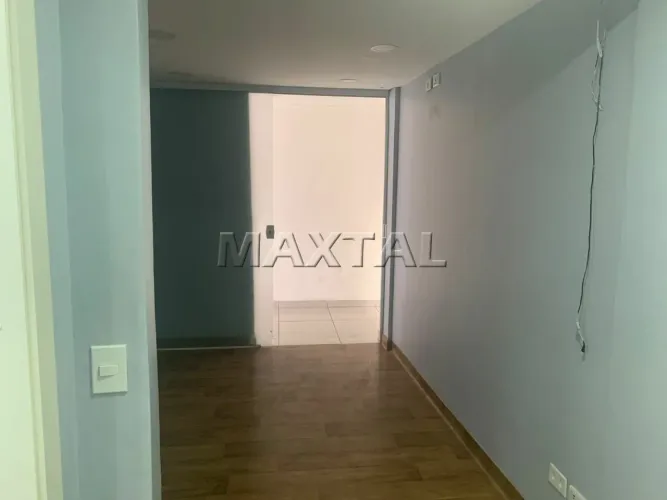 Sala/Comercial para locação na Avenida Parada Pinto com 42m², com 1 salas e 2 banheiros.