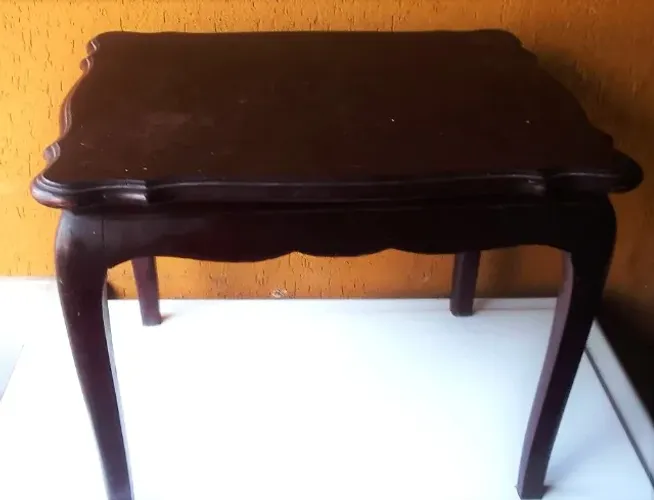 Antiga Mesinha Lateral Madeira escurecida Nobre Estilo Inglês pés curvos saia recortada *