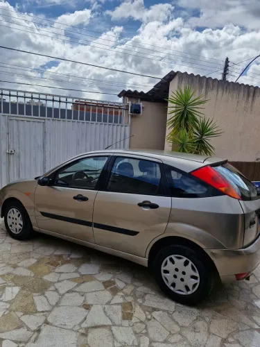Ford Focus 1.8 16V 5P 2003