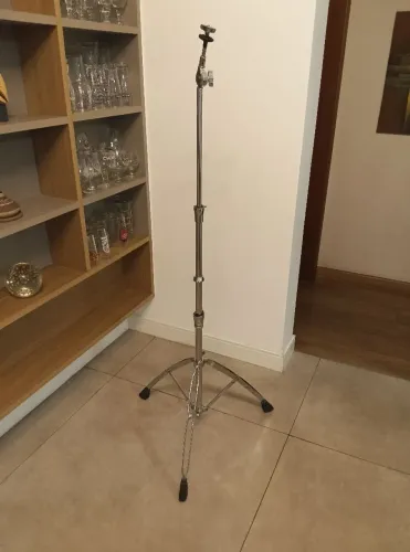 ## Estante de pratos reta para bateria Mapex Mars, ano 2010, robusta, 2 estágios, ótima!!