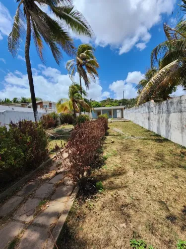 Isaías Imóveis ALUGA Casa no Olho D´água , próximo à praia.