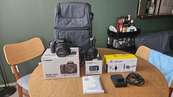 Canon 250 D / SL3