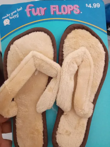 Sandália fur flops