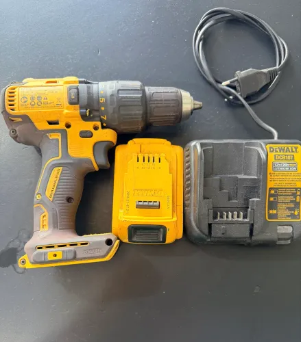 Parafusadeira Dewalt DCD7781
