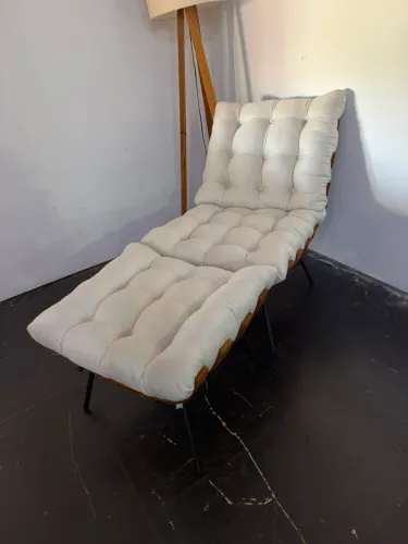POLTRONA COSTELA DE ADAO COM PUFF