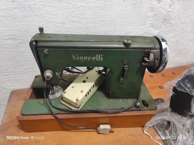 Máquina de costura vigorelle verde