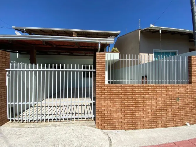 Casa com 2 dormitórios para locação no bairro Santa Regina em Itajaí, SC