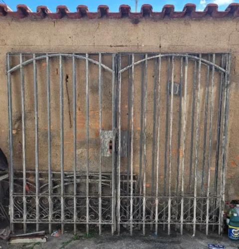02 Conjunto de Portões de grade para garagem