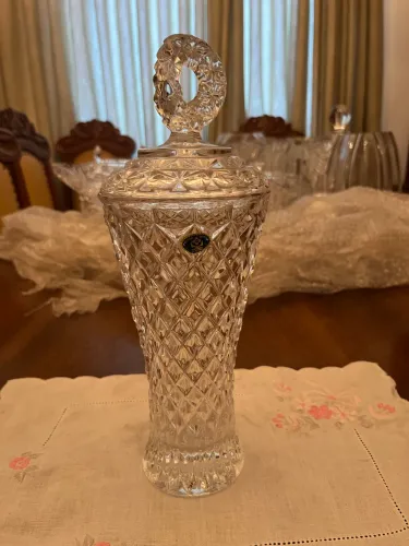 Compoteira de Cristal Alta estilo taça com tampa Marca Poltar 