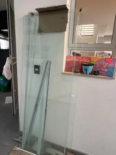BOX DE VIDRO À VENDA ? Estamos vendendo um box de vidro, retirado devido à reforma do no