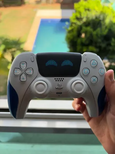 Controle de PS5 edição especial ASTRO BOT
