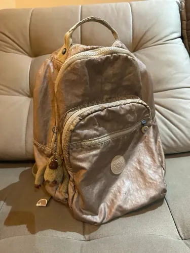 Mochila Kipling Dourada
