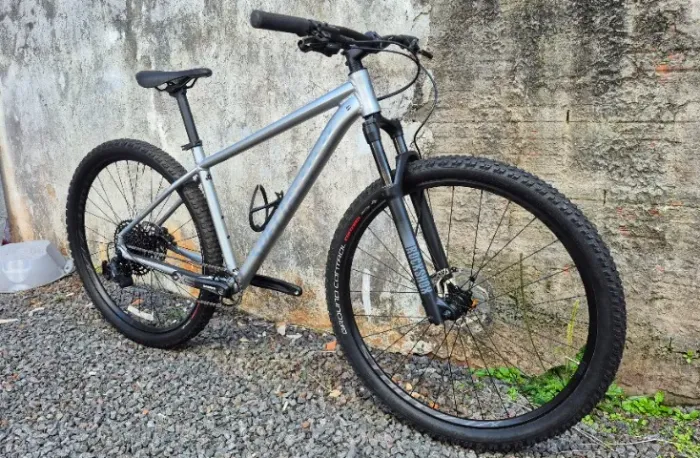 Bicicleta Specialized Rockhopper Expert Tamanho L - 19 