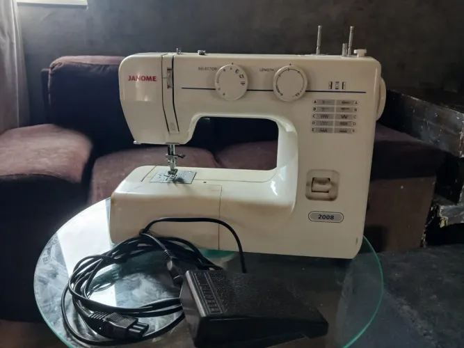 Máquina de costura Janome 2008