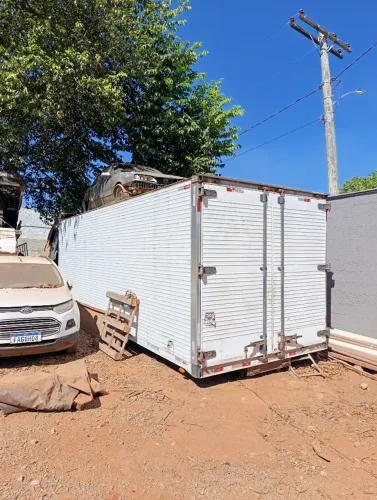 Vende-se baú figurifico de 7.5 metros