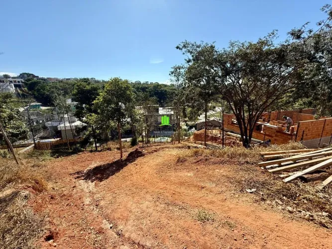 Lote à Venda em Condomínio Fechado - 525 m²