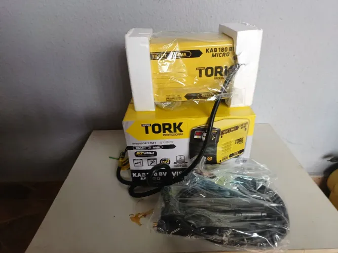 Máquina inverssora de solda tork 180A 