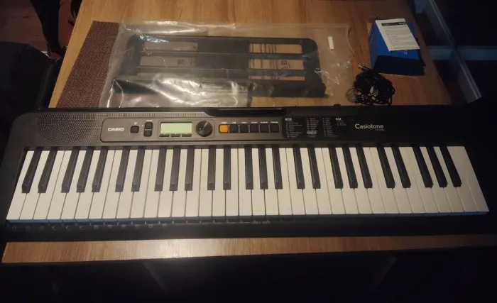 Teclado Casio Casiotone CT-S200 preto