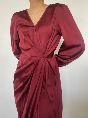 Vestido longo vermelho TAM 36 manga longa e fenda