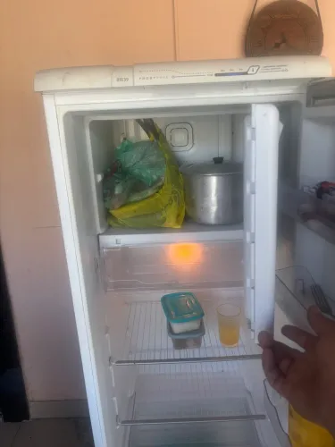 Geladeira semi nova