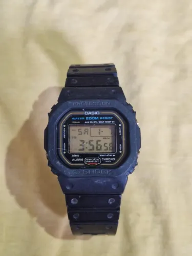 Relógio G-Shock DW-5600 fundo de rosca clássico