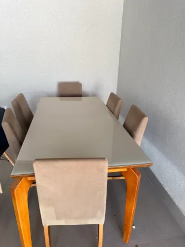 Mesa de jantar com 6 cadeiras 